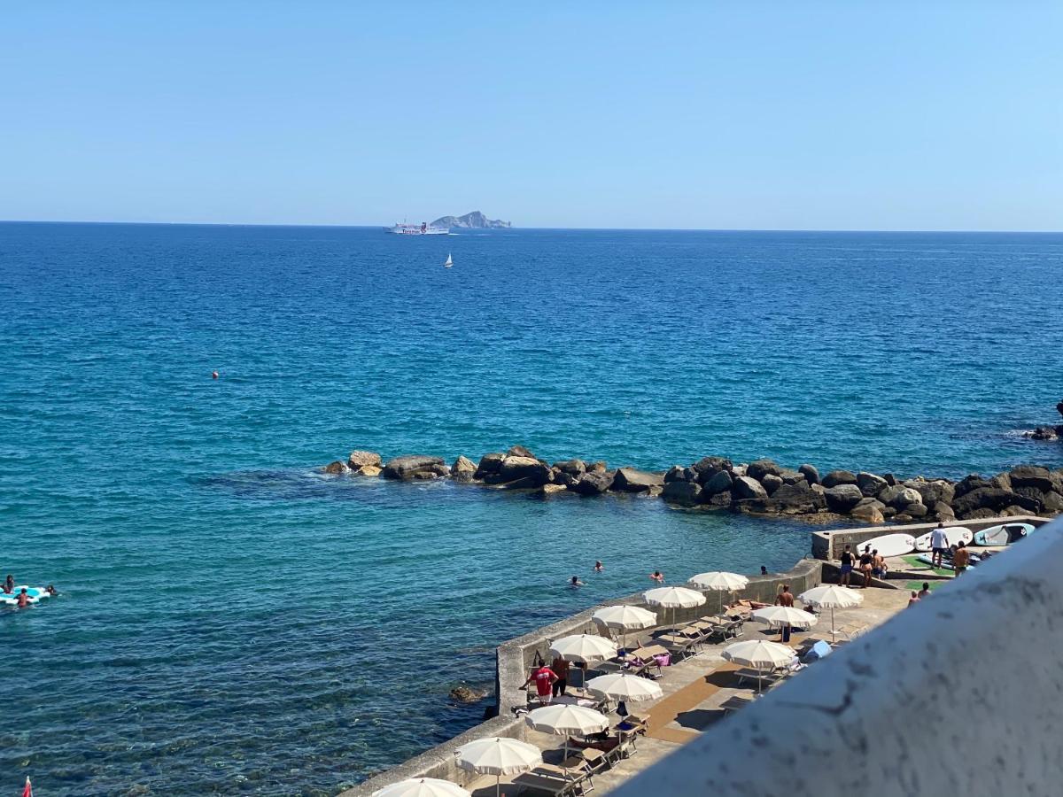 Appartamenti Tra Cielo E Mare 피옴비노 외부 사진