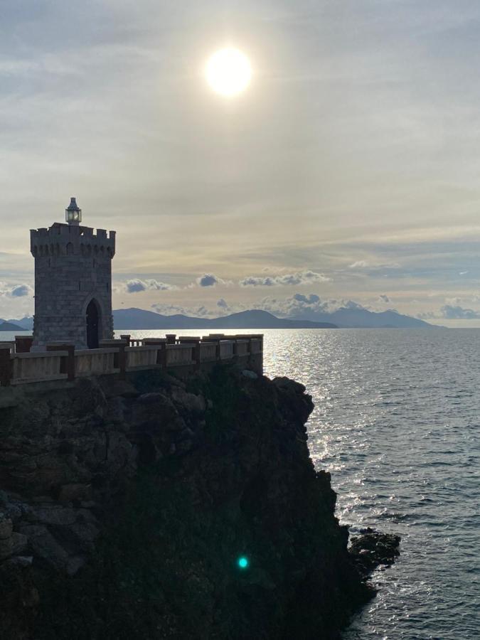 Appartamenti Tra Cielo E Mare 피옴비노 외부 사진