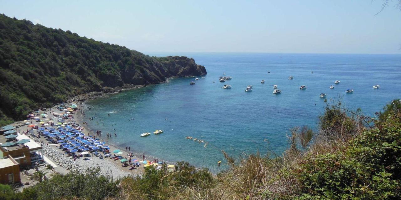 Appartamenti Tra Cielo E Mare 피옴비노 외부 사진