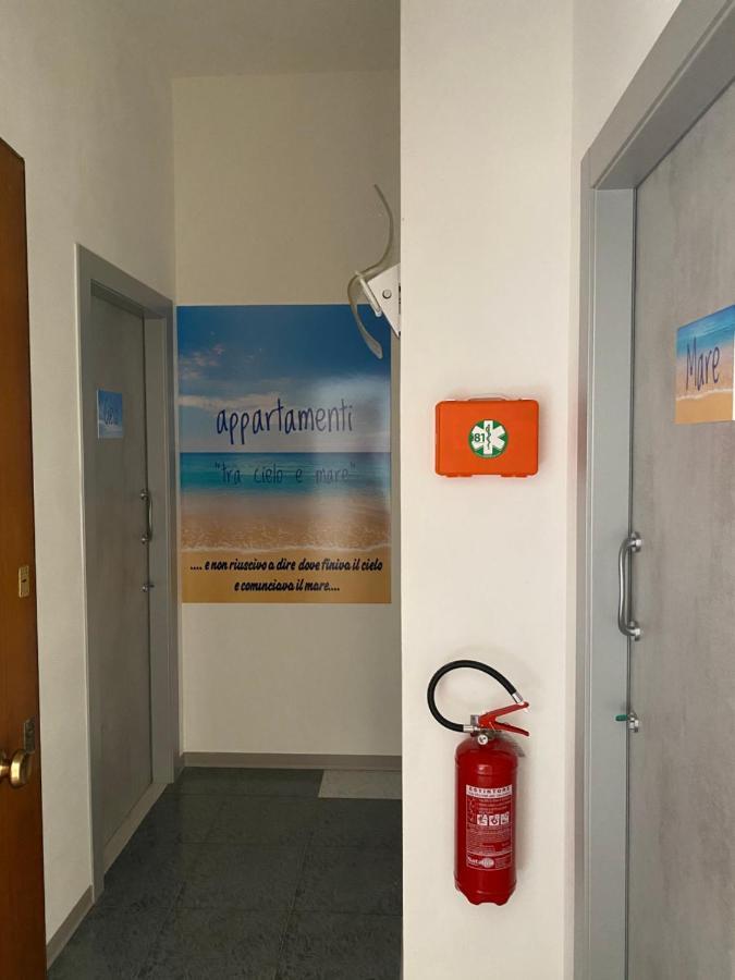 Appartamenti Tra Cielo E Mare 피옴비노 외부 사진