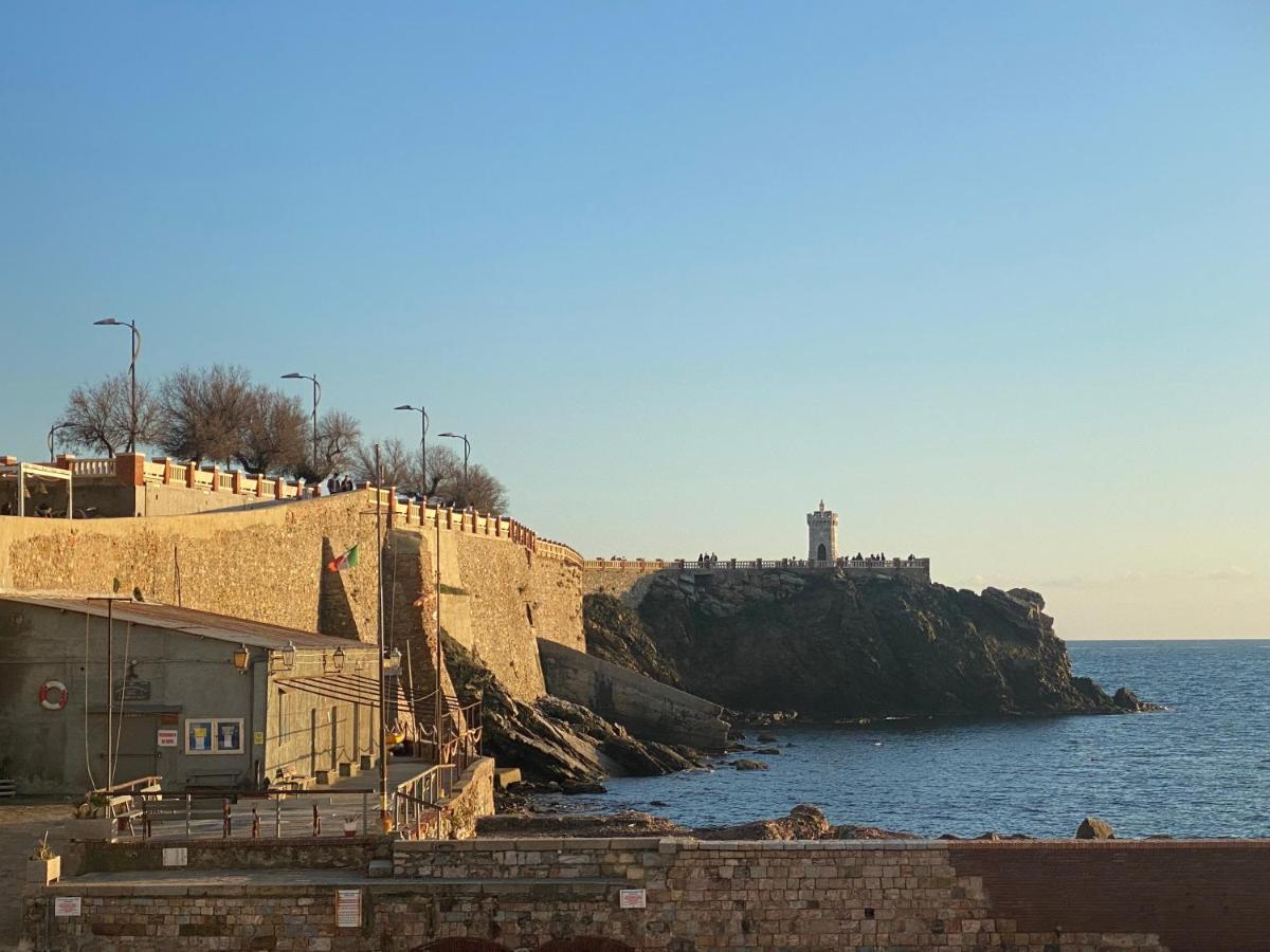 Appartamenti Tra Cielo E Mare 피옴비노 외부 사진