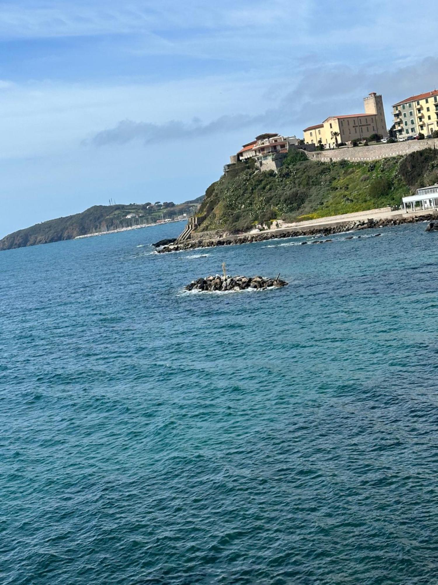 Appartamenti Tra Cielo E Mare 피옴비노 외부 사진
